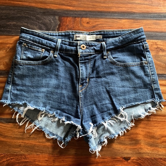 Levi’s Jean Shorts - Picture 2 of 7